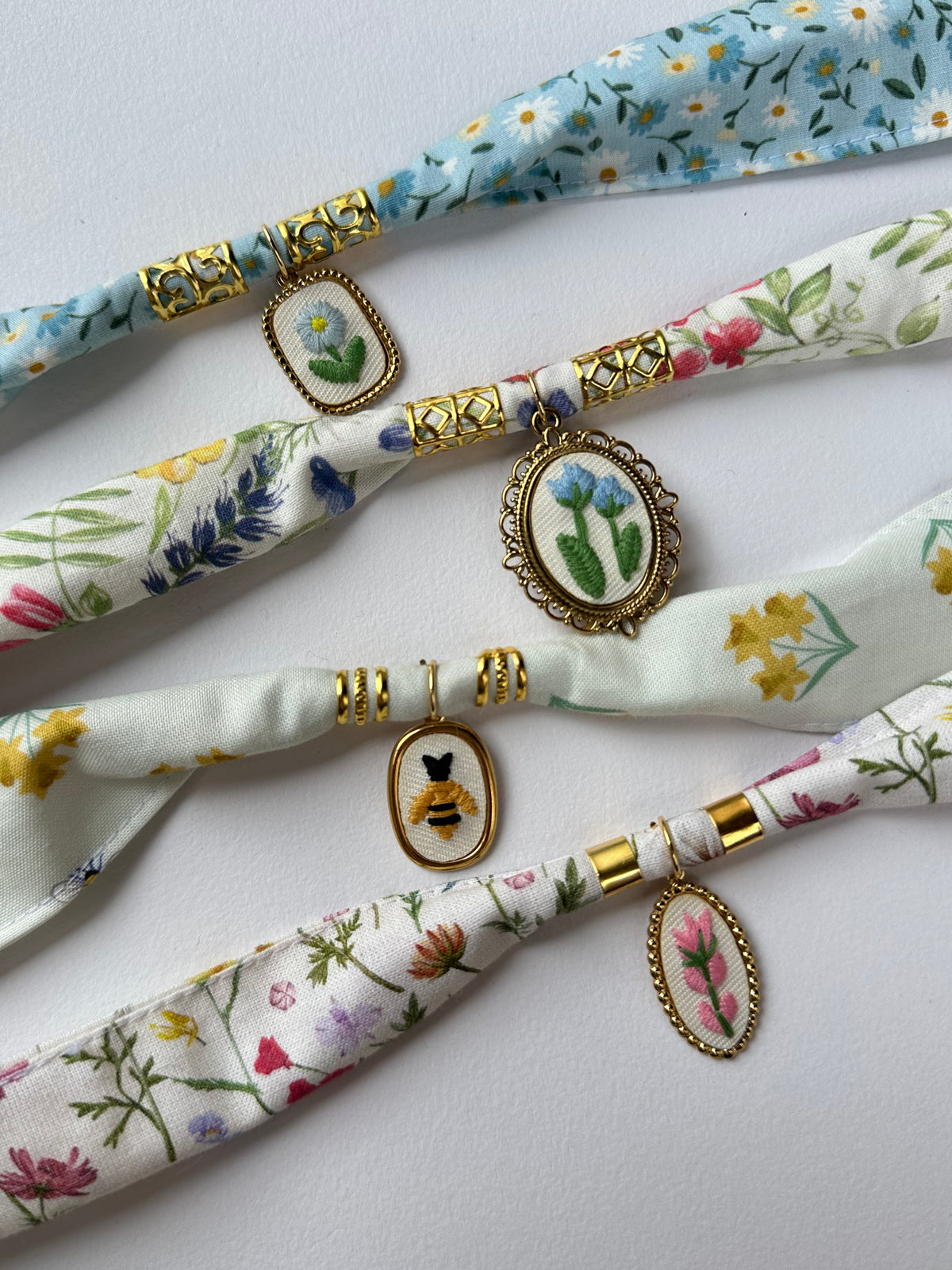 Choker embroidered DAPHNE