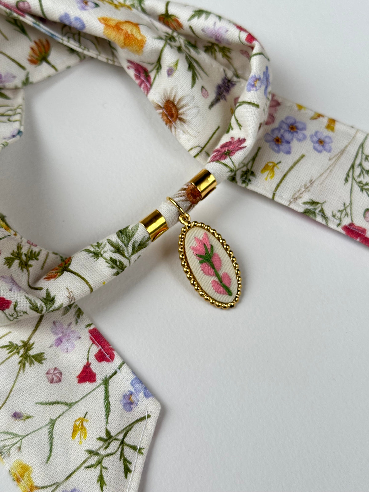 Choker embroidered LAYA