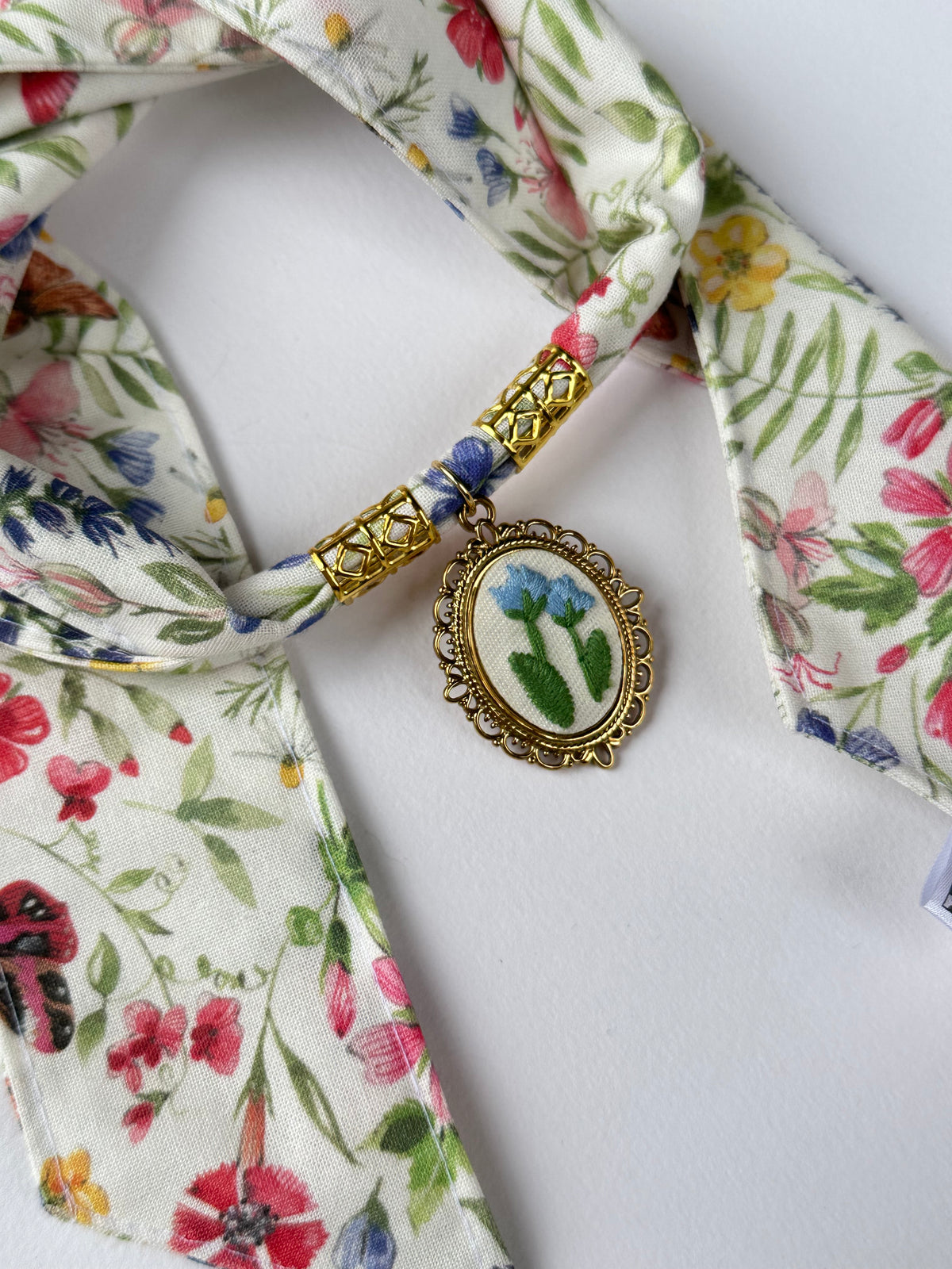 Choker embroidered ASTRA